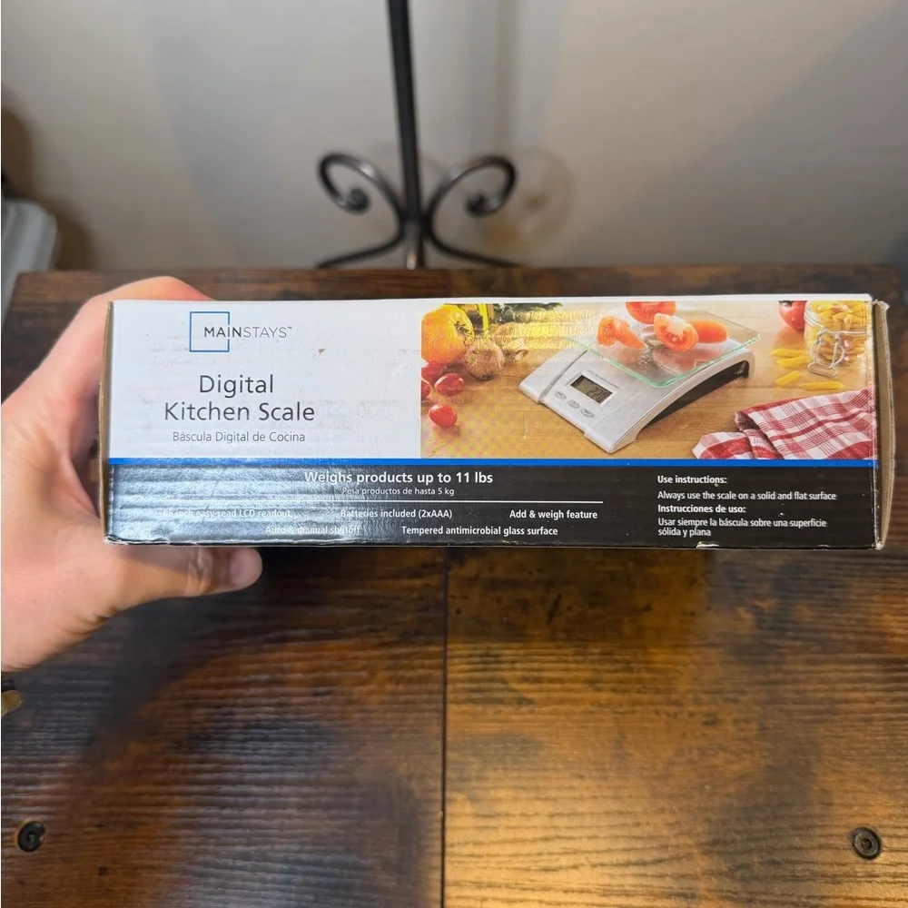 Mainstays Glass Digital Kitchen Scale with a 5000g/11 lb capacity.